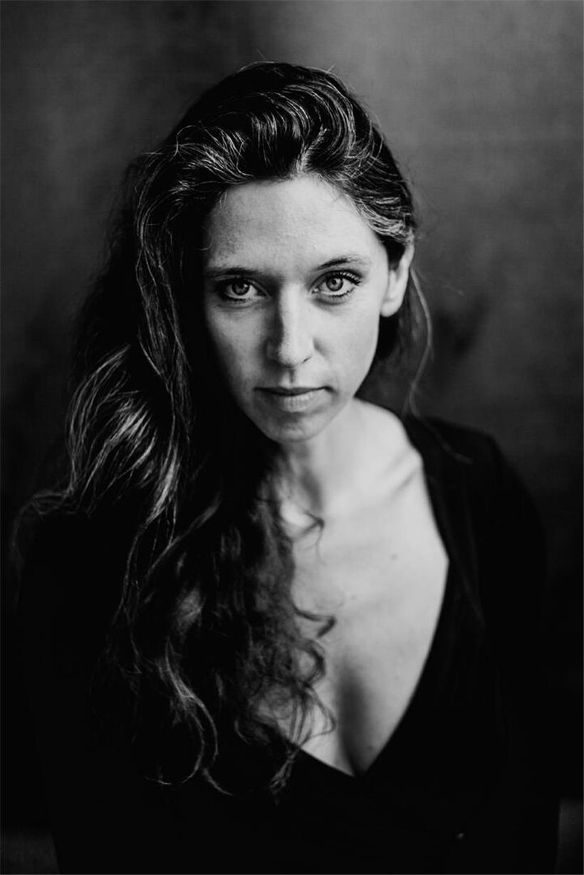 Amélie Vrla präsentiert ein einfühlsames, modernes Schwangerschaftserlebnis in ihrem einzigartigen Erzählstil.