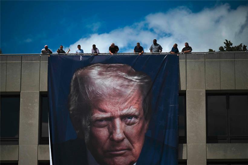 „America first“: Die Zölle sind alles andere als reziprok. Doch die EU ist aus Krisen stets gestärkt hervorgegangen und das Handelsabkommen mit den USA sollte ihre Ziele nicht gefährden.
