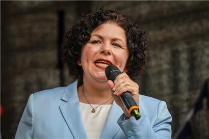Amira Mohamed Ali, Co-Vorsitzende des Bündnis Sahra Wagenknecht, bei einer Wahlkampfveranstaltung
