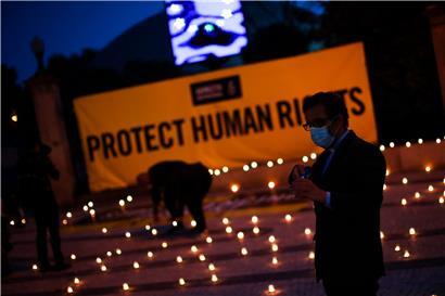 Amnesty International hält eine Mahnwache für Menschenrechte in Indien vor dem EU-Indien-Gipfel in Portugal: Die Staats- und Regierungschefs der EU werden auch über Impfstoffpatente reden müssen
