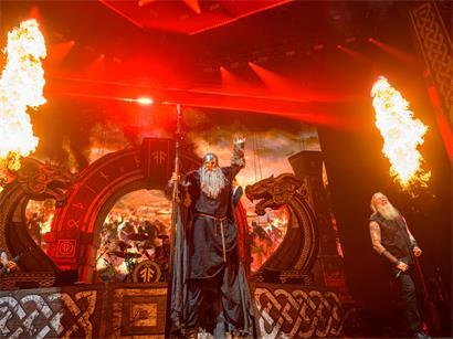 Amon Amarth haben die Rockhal aufgeheizt