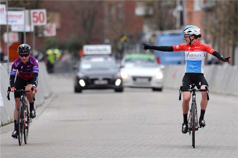 Amy Pieters (links) überließ Christine Majerus (rechts) den Sieg beim Omloop van de Westhoek
