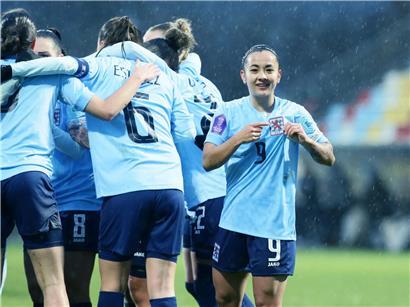 Amy Thompson feiert nach 24 Toren für Luxemburg in den letzten drei Jahren beim Fußballspiel