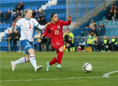 Amy Thompson (r.) ist sich ihres Status in der Nationalmannschaft bewusst
