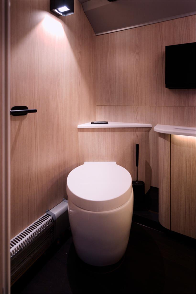 An Bord gibt’s auch ein stilles Örtchen …