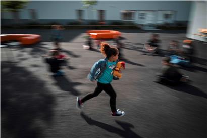 An Räumlichkeiten für die Kinderbetreuung scheint es in den Gemeinden nicht zu mangeln. Unbeantwortet bleibt die Frage, wo man das ganze Personal herschaffen will.
