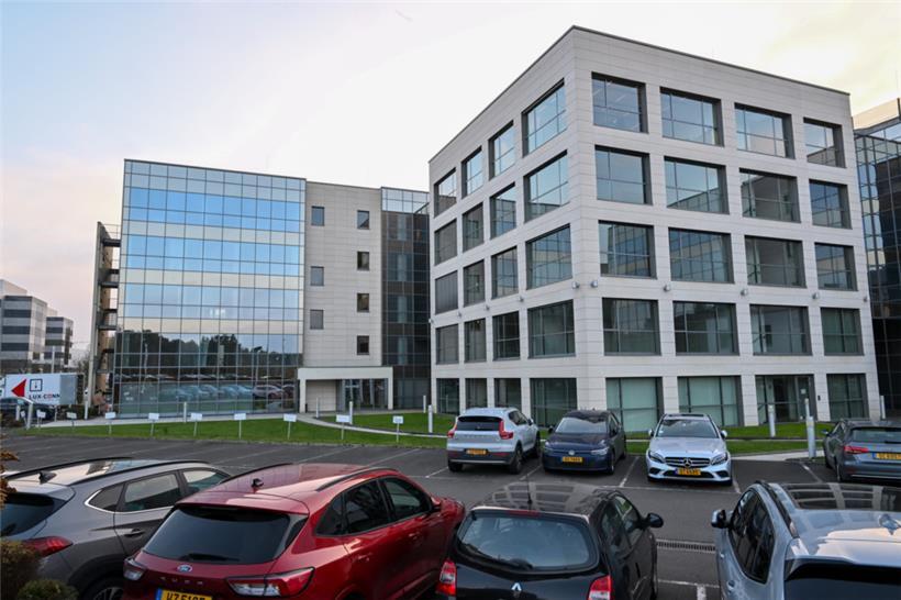 An dem neuen Standort der medizinischen Einrichtung kann man auch parken
