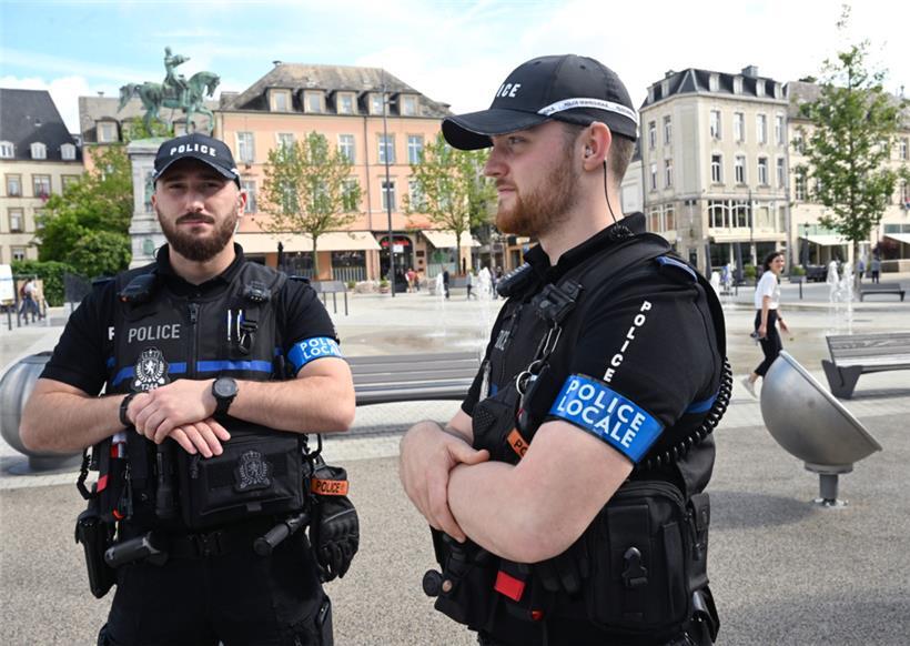 An der Armbinde sind die lokalen Polizisten in Luxemburg-Stadt und Esch zu erkennen. Das Pilotprojekt läuft bis zum Ende des Jahres.
