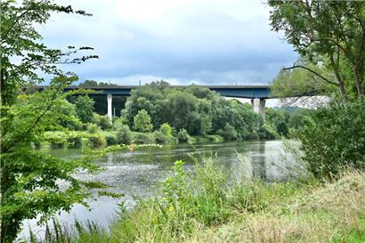 An der Autobahn-Grenzbrücke bei Schengen sind Risse entdeckt worden

