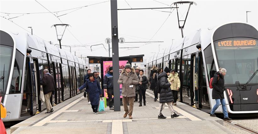 An der Tram-Haltestelle Lycée Bonneweg ist vor einigen Wochen ein Mann brutal beraubt worden
