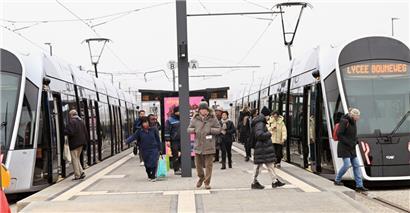 An der Tram-Haltestelle Lycée Bonneweg ist vor einigen Wochen ein Mann brutal beraubt worden
