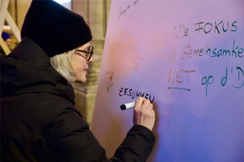 An der Wand des Engagements durfte jeder seine Gedanken und Wünsche niederschrei...