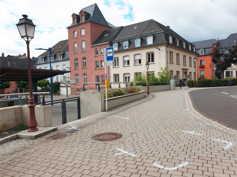 An dieser Bushaltestelle endete am 31. Juli 2021 die Verfolgungsjagd mit den tödlichen Schüssen
