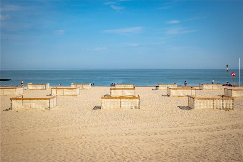 An einem Strand in Knokke-Heist gibt es getrennte Bereiche für Besucher

