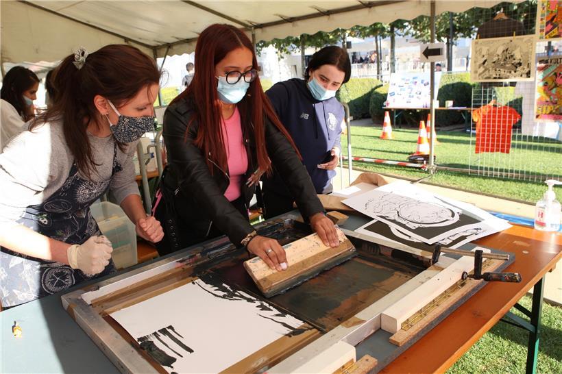 An einem der Stände konnten die Jugendlichen Serigrafie ausprobieren
