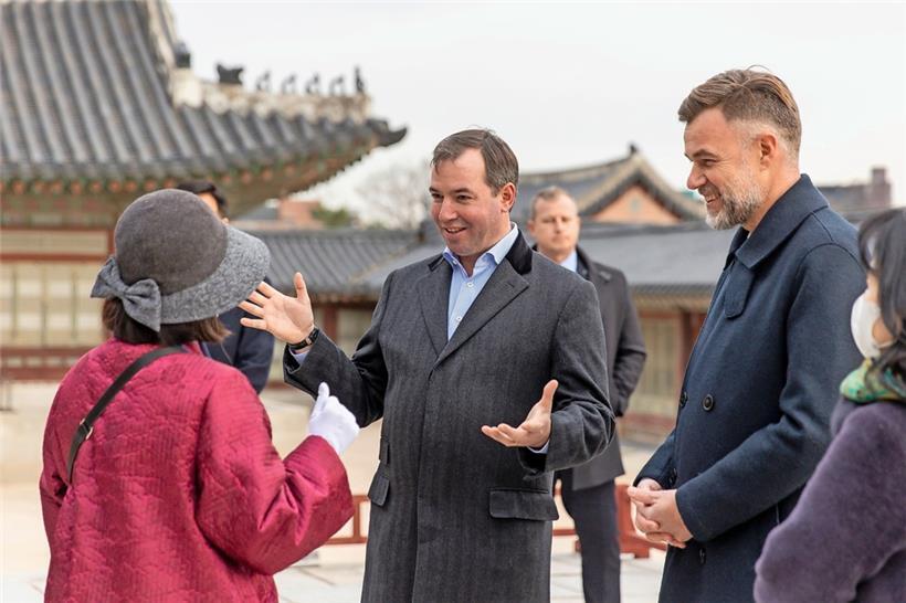 An-nyeong-ha-se-yo (bedeutet „Guten Tag“ auf Koreanisch): Erbgroßherzog Guillaum...