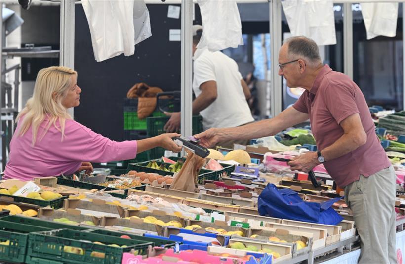 An vielen Ständen des „Stater Maart“ kann bequem mit Karte bezahlt werden