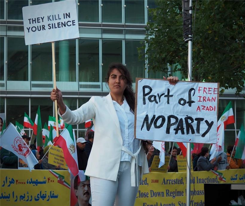 Anahita Pouralijanki: „Solange nicht alle iranischen Frauen frei sind, können die Männer es auch nicht sein“
