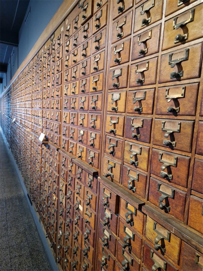 Analoges Wikipedia in Mons: das Mundaneum
