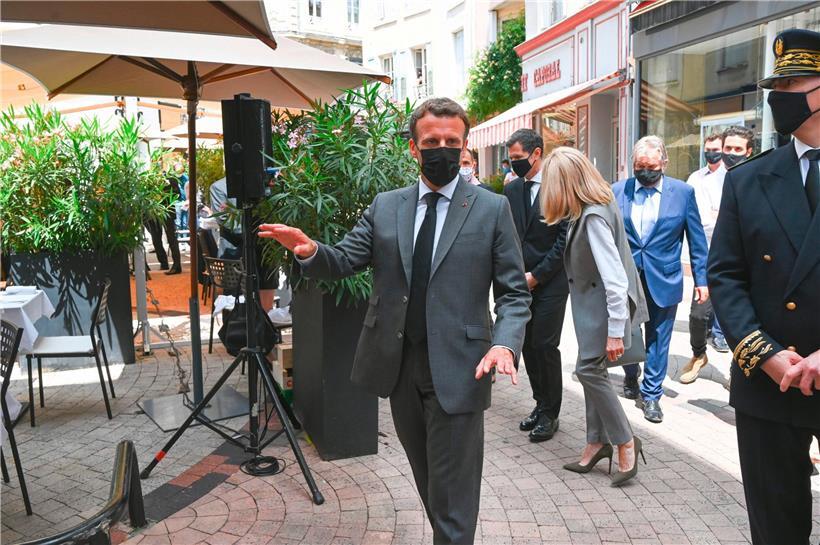 Andere französische Politiker zeigen sich empört über die Ohrfeige

