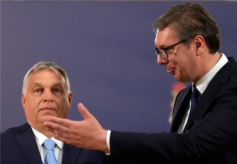 Anders als viele andere seiner Landsleute mag Serbiens Präsident Aleksandar Vucic (r.) den ungarischen Regierungschef Viktor Orban, den er am Donnerstag in Belgrad empfing
