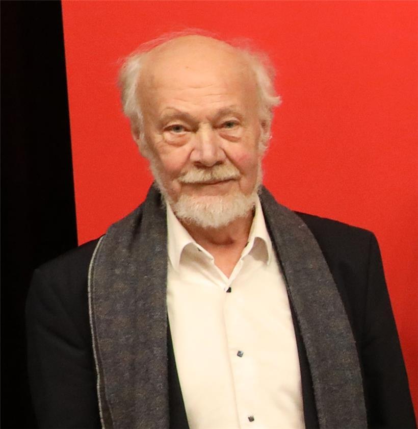 André Hoffmann ist ein ehemaliger Abgeordneter und Escher Schöffe. Nach seinem Austritt aus der KPL 1993 war er für „déi Lénk“ politisch aktiv.
