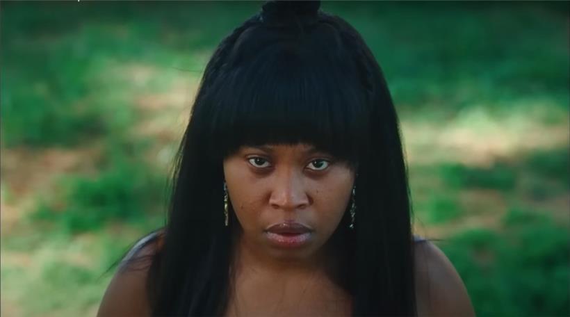 Andrea (Dominique Fishback) geht für ihr Idol im wahrsten Sinne des Wortes über Leichen
