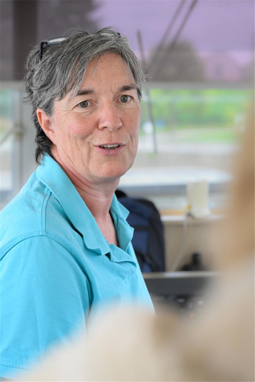 Andrea Greif hat sich mit 55 Jahren noch mal auf etwas Neues eingelassen und wird zum Fährmann auf der Mosel ausgebildet
