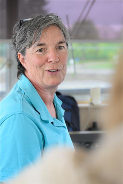 Andrea Greif hat sich mit 55 Jahren noch mal auf etwas Neues eingelassen und wird zum Fährmann auf der Mosel ausgebildet
