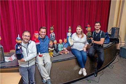 Andrey Schneider, Michael Schneider, Jamice Janz und Bilal Alhaddad sind Mitglieder der „Poppespënnchen Asbl.“ und leidenschaftliche Puppenspieler
