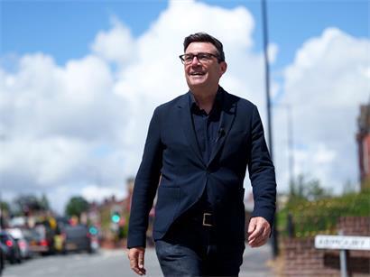 Andy Burnham ist als Nachfolger von Premierminister Keir Starmer als Parteichef bestätigt worden