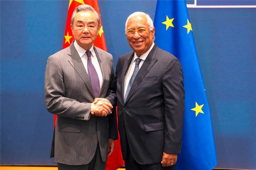 Anfang Juli war der chinesische Außenminister Wang Yi zu Besuch beim EU-Ratspräsidenten Antonio Costa, um das Gipfeltreffen vorzubereiten
