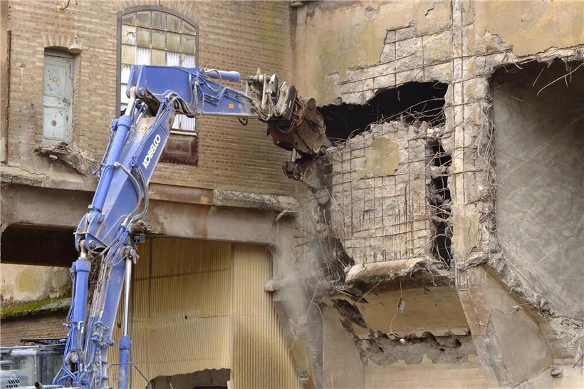 Anfang dieser Woche haben die Abrissarbeiten an der Anlage des Erzbunkers „Keeseminnen“ begonnen. „Skandal“, rufen Freunde der Escher Industriekultur. 
