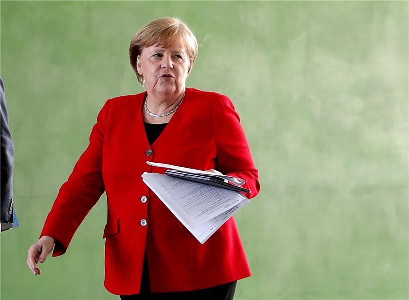 Angela Merkel lässt künftig die Bundesländer gewähren, mahnt aber zur Vorsicht

