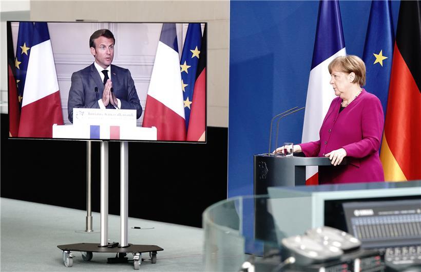 Angela Merkel und Emmanuel Macron, per Video zugeschaltet, geben eine gemeinsame Pressekonferenz
