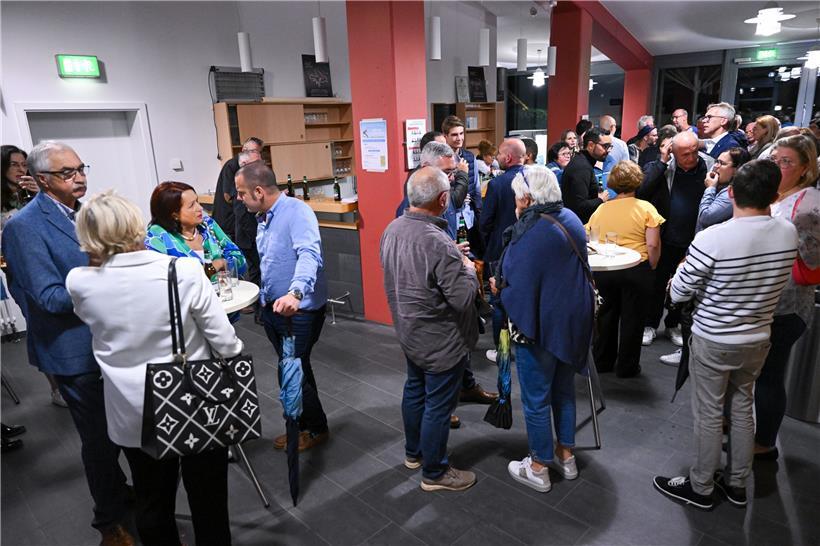 Angeregte Diskussionen fanden auch nach der Debatte statt