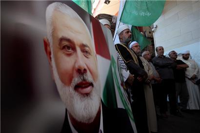 Anhänger der Hamas nehmen an einer Demonstration zur Verurteilung der Tötung des politischen Hamas-Chefs Ismail Hanija teil
