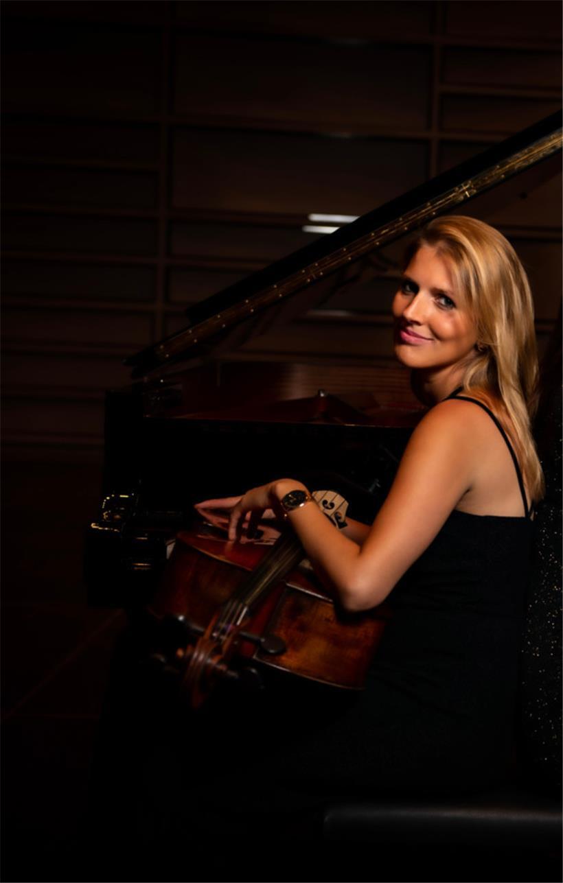 Anik Schwall: „Ich brauche diese Dynamik und kann mir momentan wirklich nicht vorstellen, eine feste Anstellung in einem Orchester zu haben und nur das zu machen“
