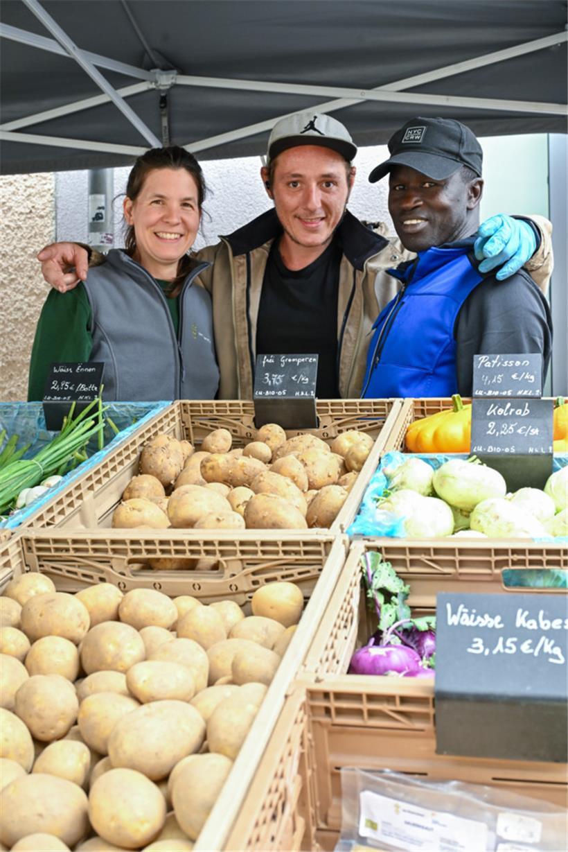 Anja Heftrich, Arnaud Robert und Medoune Sall vom „Forum pour l’emploi“
