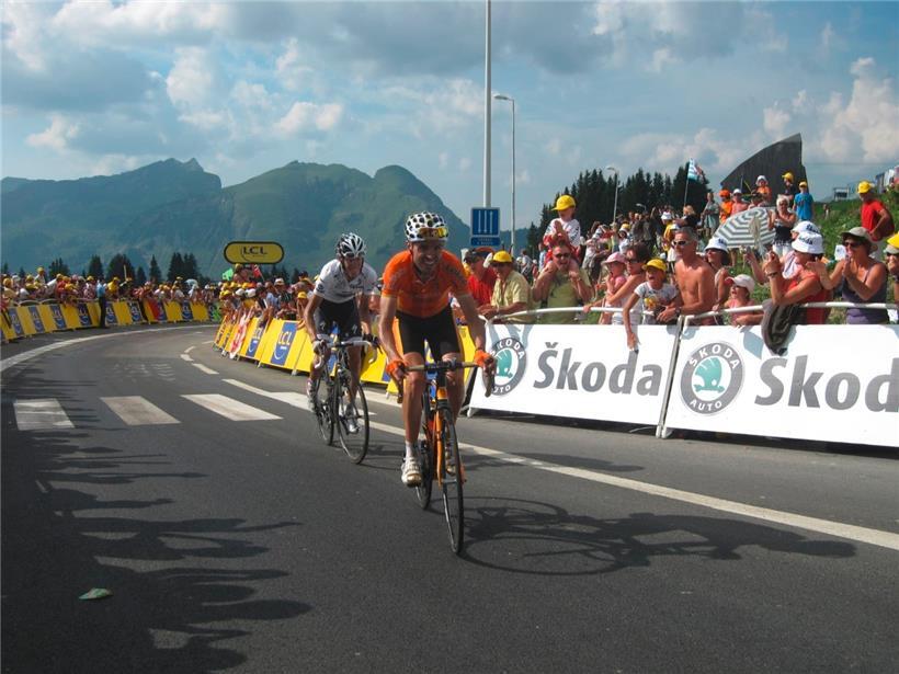 Ankunft in Morzine: Andy wartet den richtigen Moment ab, um Samuel Sanchez zu überholen und seinen ersten Etappensieg zu feiern
