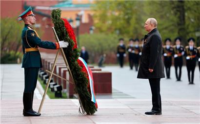 Anlässlich des 77. Jahrestages des Endes des Zweiten Weltkriegs feiert Russland – überschattet vom Krieg gegen die Ukraine – den Sieg über Hitler-Deutschland
