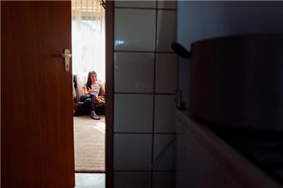 Anna könnte am Boden zerstört sein: Ist sie aber nicht. Die junge Ukrainerin will sich nicht in die Opferrolle drängen lassen.
