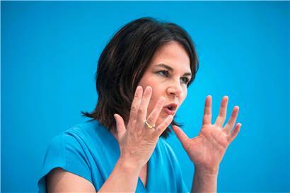 Annalena Baerbock gibt Erklärungen zum Grünen-Plan für Bevölkerungsschutz und Katastrophenhilfe
