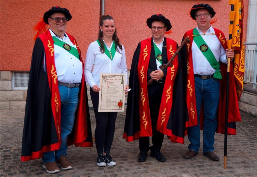 Anne Kelsen wurde in die ehrenvolle „Confrérie St-Cunibert“ aufgenommen
