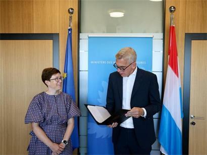 Anne-Marie Linden bei ihrer Vereidigung als neue Schöffin in Strassen