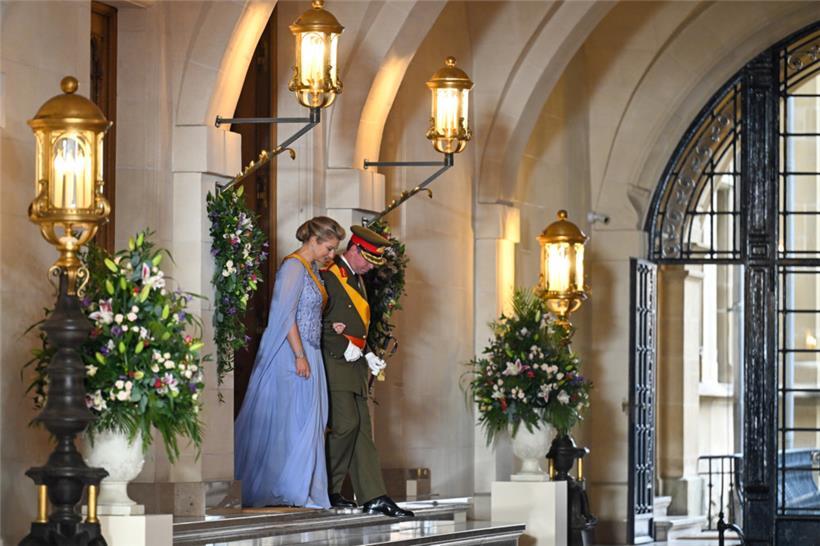 Anschließend begab sich Großherzog Guillaume mit Großherzogin Stéphanie vom Palais zur Chamber
