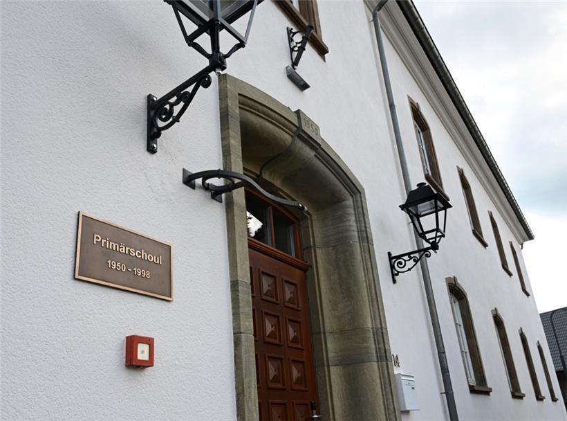 Anti-Leerstand-Politik: In der ehemaligen Grundschule in Hosingen sind seit Ende 2022 Vereine wie „Fraen a Mammen“, Proberäume für den Chor und andere Räume für Vereine untergebracht
