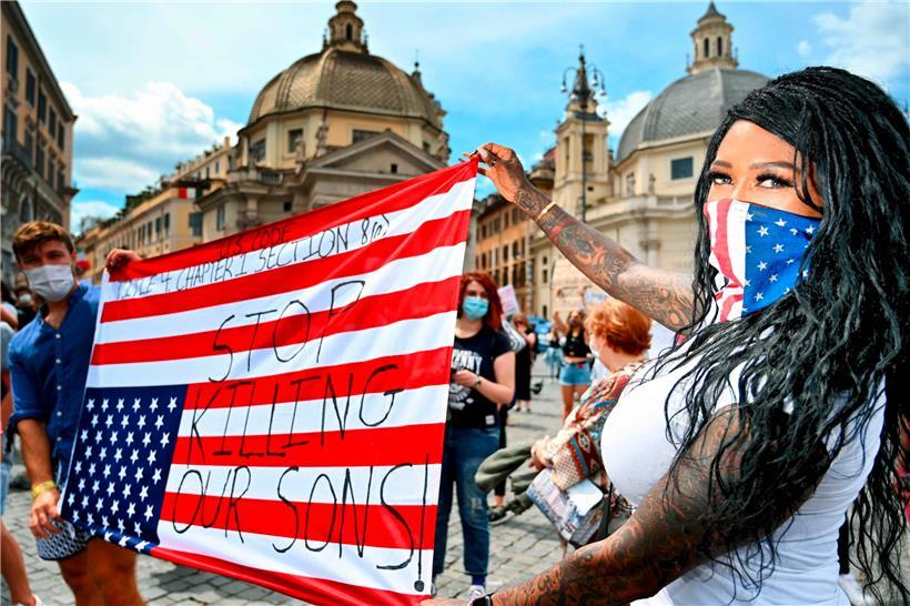 Anti-Rassismus-Demo auf der Piazza del Popolo in Rom
