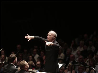 Dirigierte „Messa da requiem“ von Giuseppe Verdi mit dem Chor und Orchester der Oper Zürich: der italienische Dirigent Gianandrea Noseda