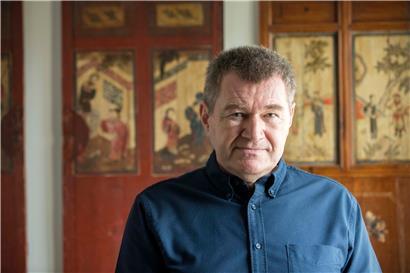 Antoine Volodine est le porte-parole (ou porte-plume) de Manuela Draeger
